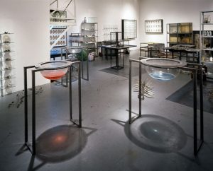 Laboratorium I  1993, Mixed Media, Installationsaufbau Röntgen-Kunstinstitut, Tokyo - Wolfgang Stiller